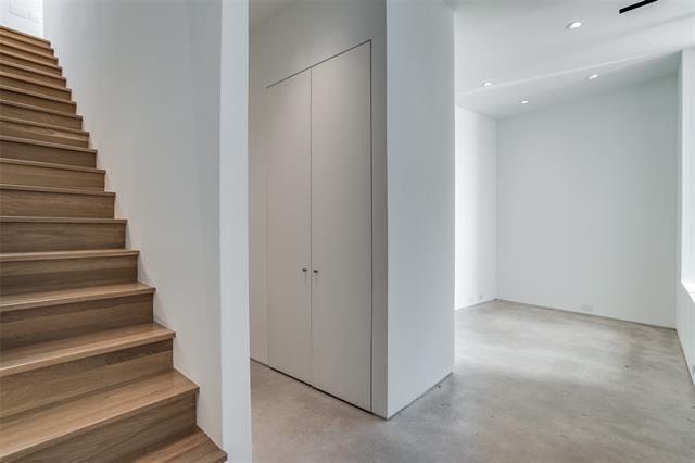 Building Photo - 2422 N Carroll Ave