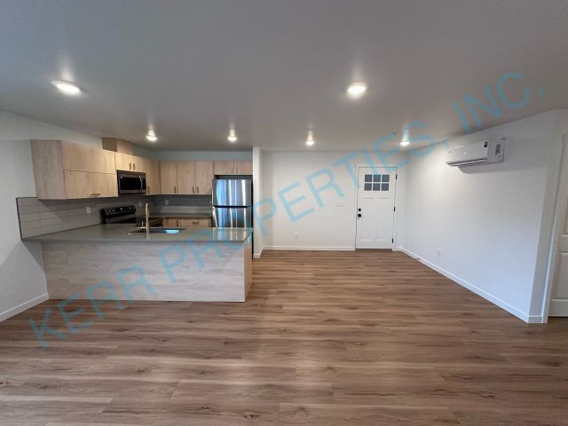 Foto del edificio - 701 Molalla Ave