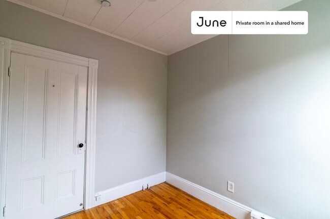 Foto del edificio - Room in Shared 4 bed/1 bath home