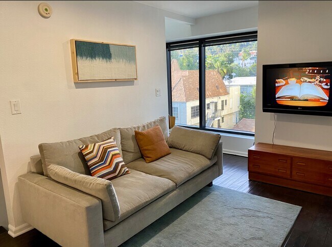 Foto del edificio - 7320 Hawthorn Ave