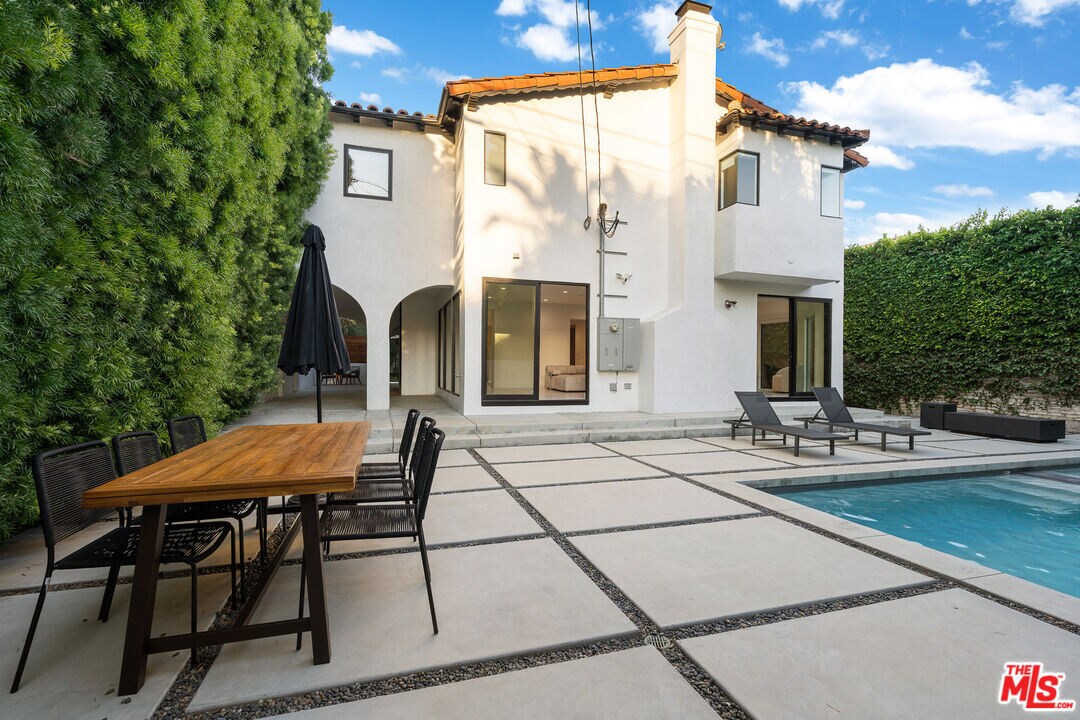 Foto principal - 201 S Bedford Dr