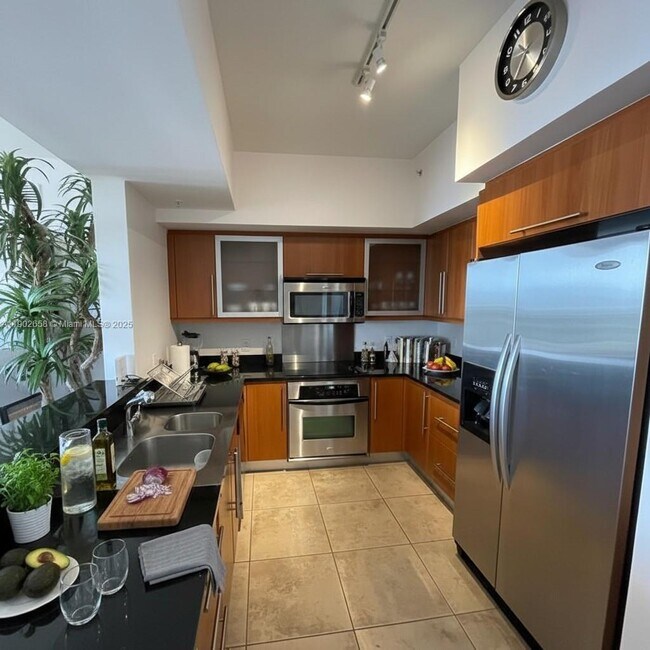 Foto del edificio - 888 Douglas Rd