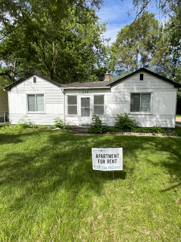 Primary Photo - 649 N Ivanhoe Ave