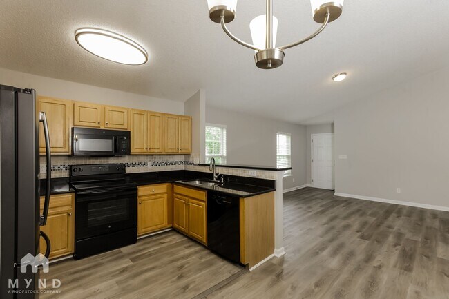 Foto del edificio - 4845 Silverdene St