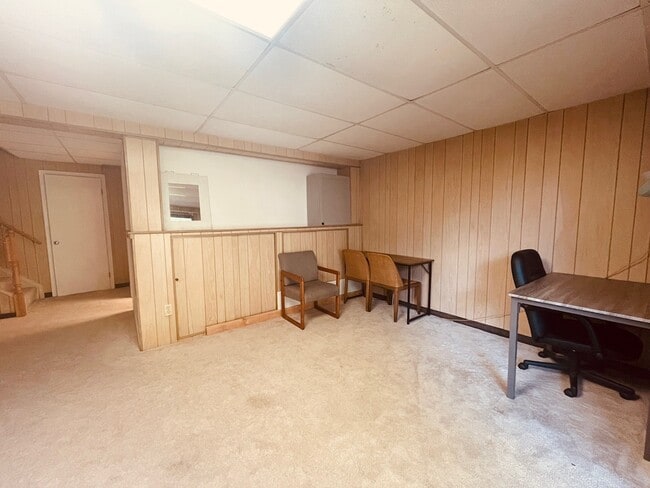 Sala de estar - 7043 Brocton Ct