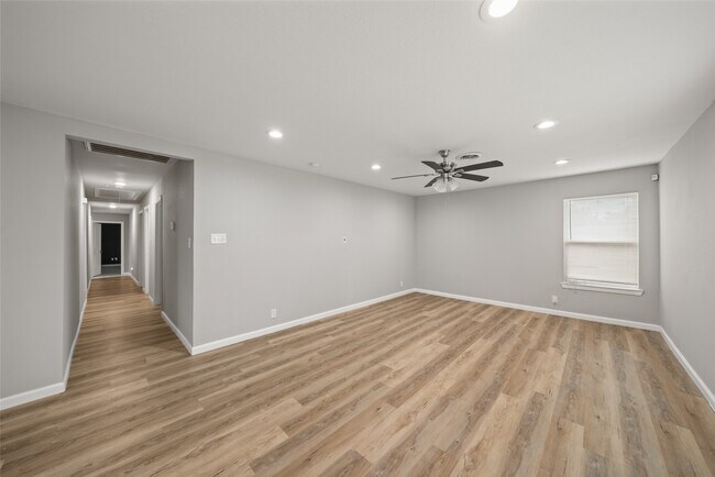 Building Photo - 5755 Belvedere Dr