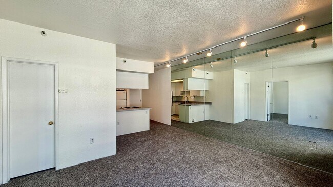 Foto del edificio - One Bedroom**Parking Included**The BayCrest- A Full Amenity Building**Open House**Sat/Sunday**11-...