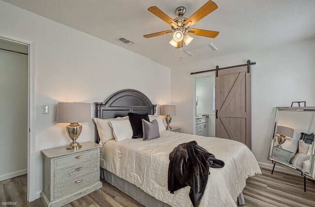 Foto del edificio - 3 br, 2 bath House - 835 15th Ave N