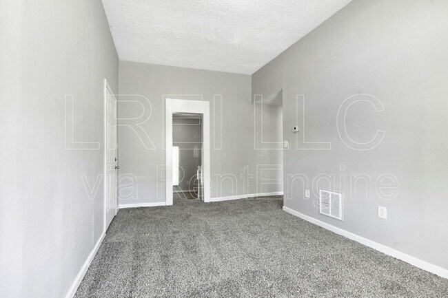 Foto del edificio - 3339 Taylor Blvd