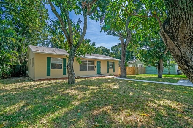 Building Photo - 3800 Calvin Ave