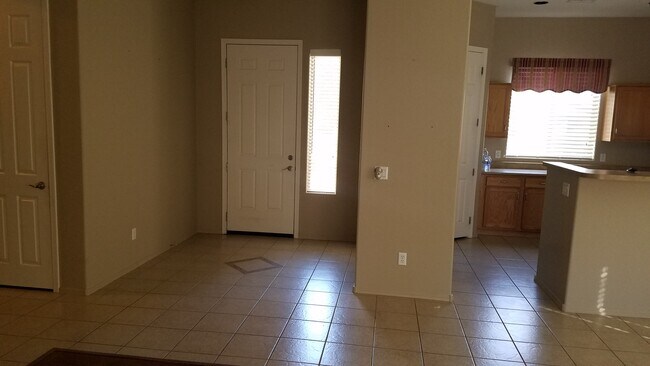 Foyer - 4096 N Providence Rd