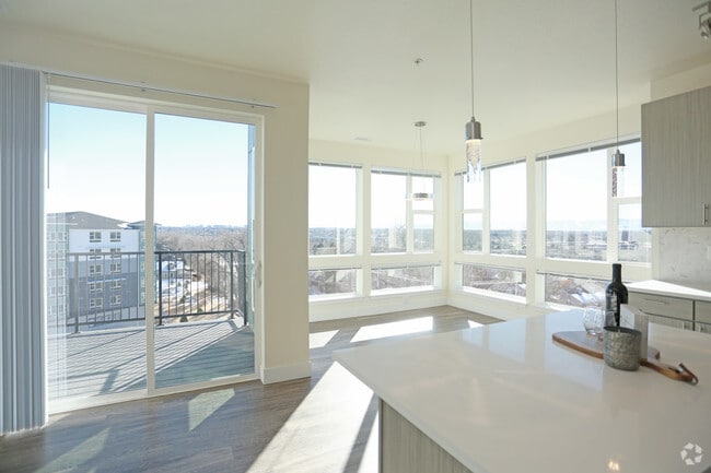 Interior Photo - High Line Pointe