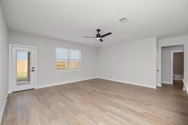 Building Photo - 3206 Banyan Dr