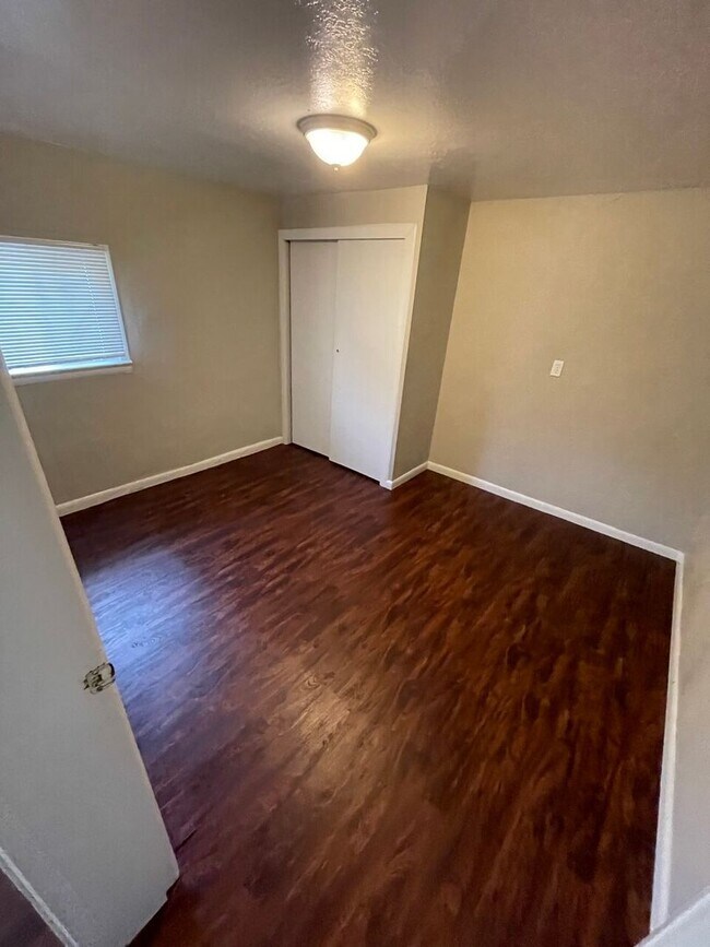 Building Photo - 2229 E Monument