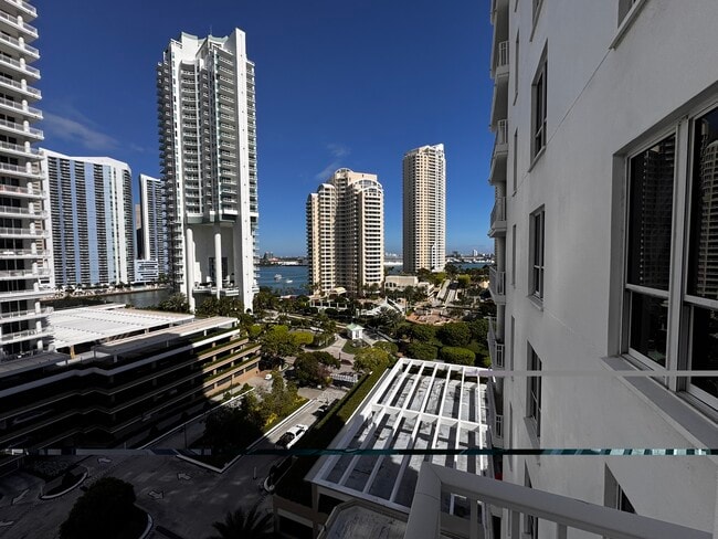 Foto del edificio - 701 Brickell Key Blvd