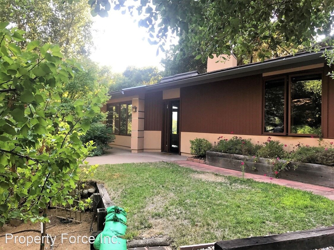 Primary Photo - 650 Glencrag Way