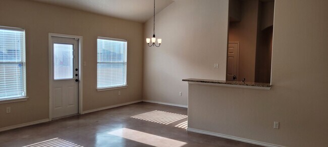 Building Photo - Luxury Duplex in New Braunfels, TX!