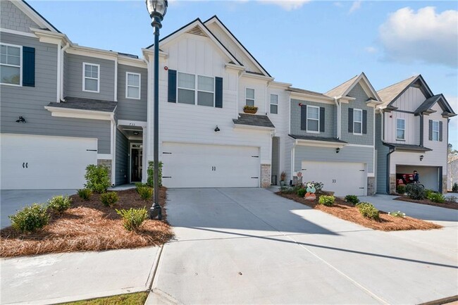 Building Photo - 735 Woodstock Grove Dr