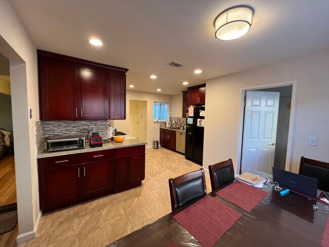 Kitchen - 1642 Tahoe Dr
