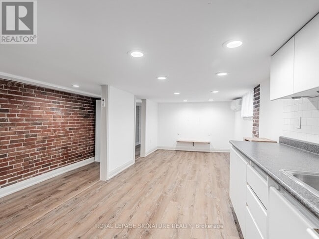 Building Photo - 49 Stanhope Ave
