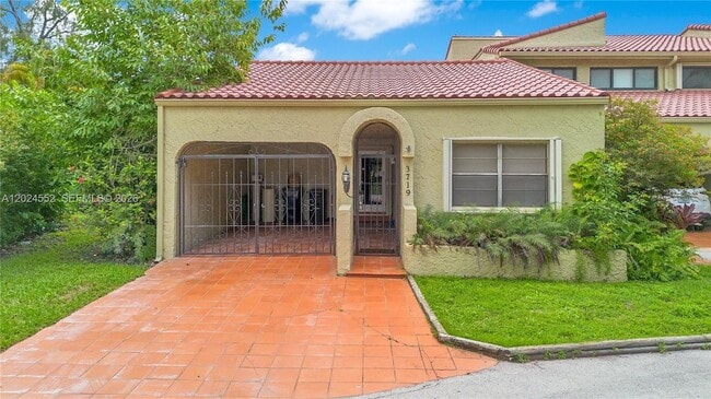 Building Photo - 3719 Estepona Ave