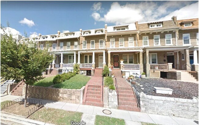 Building Photo - 1337 Quincy St NW