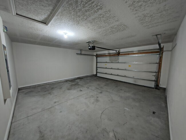 Foto del edificio - 275 Hyacinth Ct