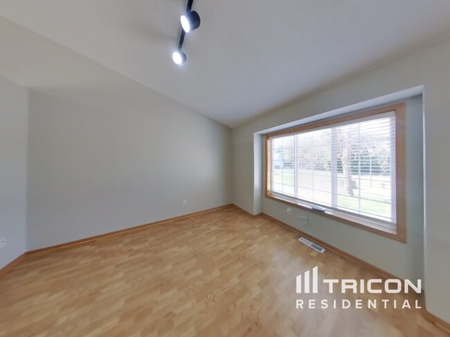 Building Photo - 2739 Zumbrota Cir NE
