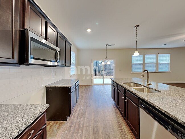 Foto del edificio - 1300 Ashlyn Ct