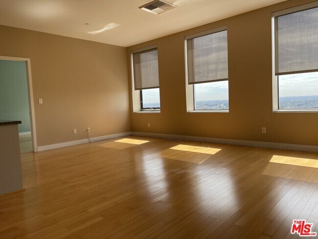 Foto del edificio - 3810 Wilshire Blvd