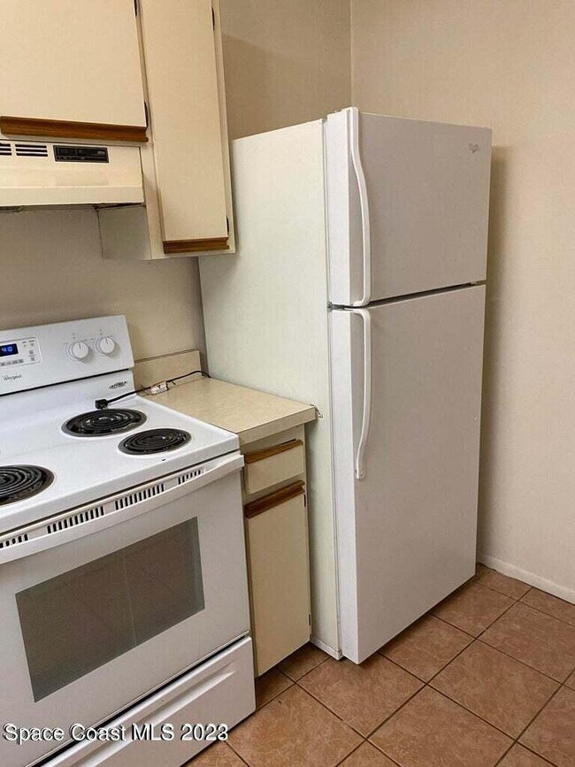 Foto del edificio - 1430 Malibu Cir NE