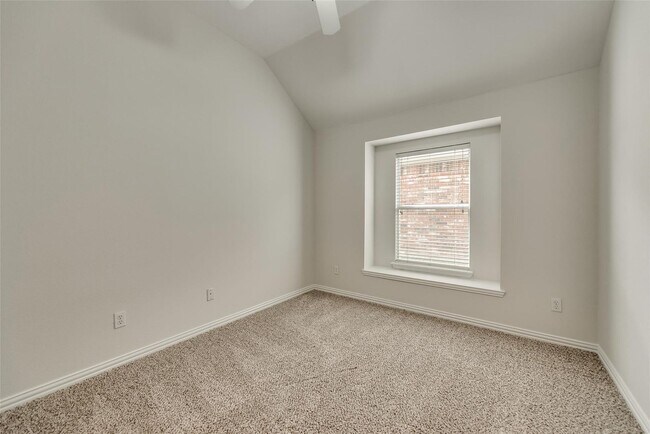 Foto del edificio - 5501 Fairfax Ct