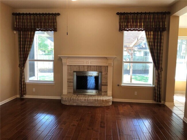 Foto del edificio - 1104 Hunter's Creek Dr