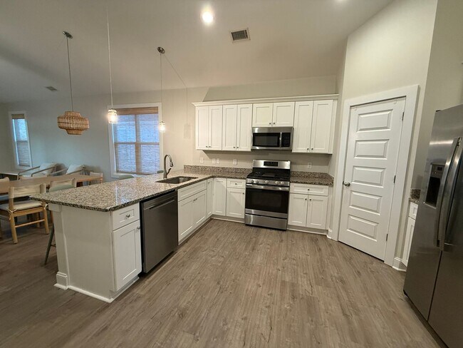 Foto del edificio - Luxury Coastal Living in Surf City -117 S Boca Bay Ln