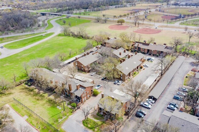 Building Photo - 7522 Holly Hill Dr