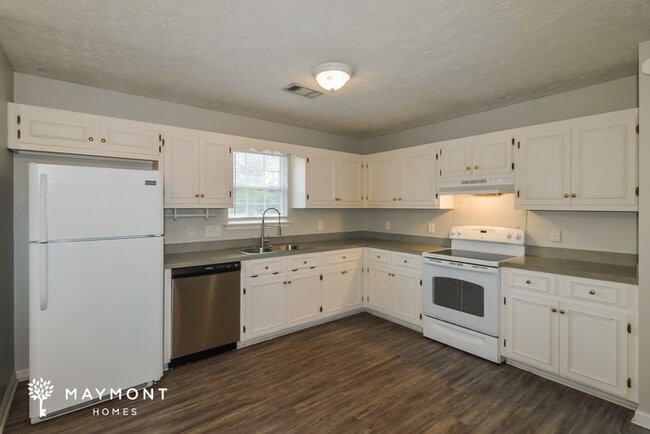 Building Photo - 975 Eastern Oaks Dr