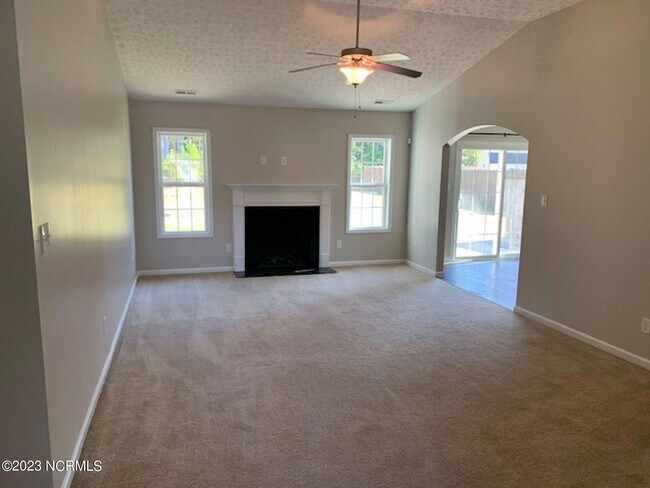 Building Photo - 109 Apple Dr