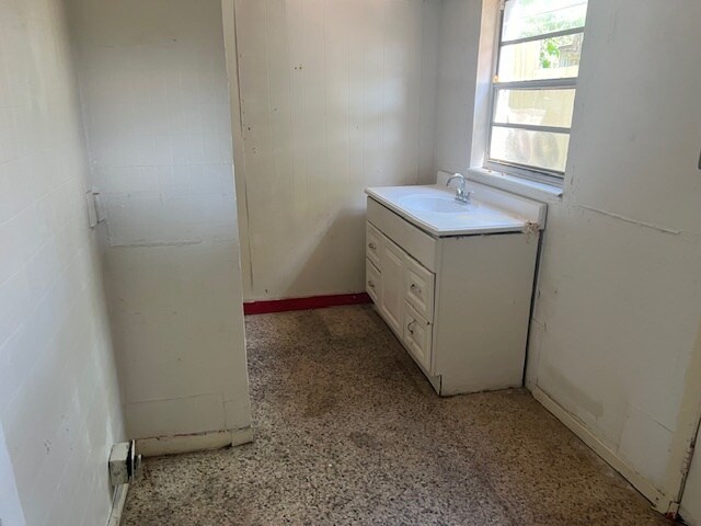 Foto del edificio - 1089 S Deleon Ave