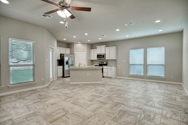 Building Photo - Brand New, Never Lived In 4B/2B Home In Cr...