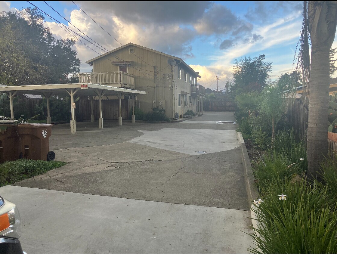 Foto principal - 1652 E St