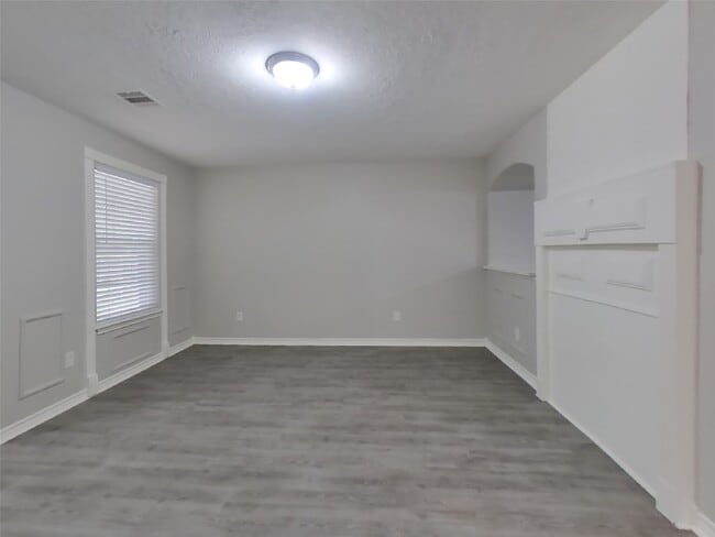 Foto del edificio - 729 Forest Ln Dr