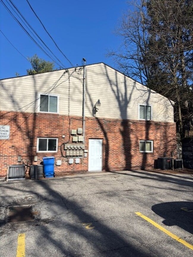 Foto del edificio - 1502 Radford Rd