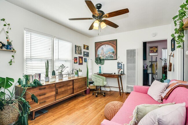 Building Photo - $250 OFF First Month's Rent! Upstairs One ...