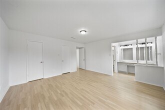 Building Photo - 6531 Vanlynn Ln