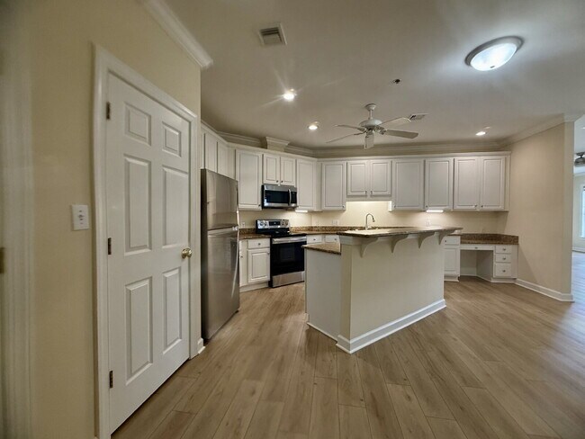 Building Photo - "Coastal Comfort: Spacious 2-Bedroom Condo Retreat in Virginia Beach"