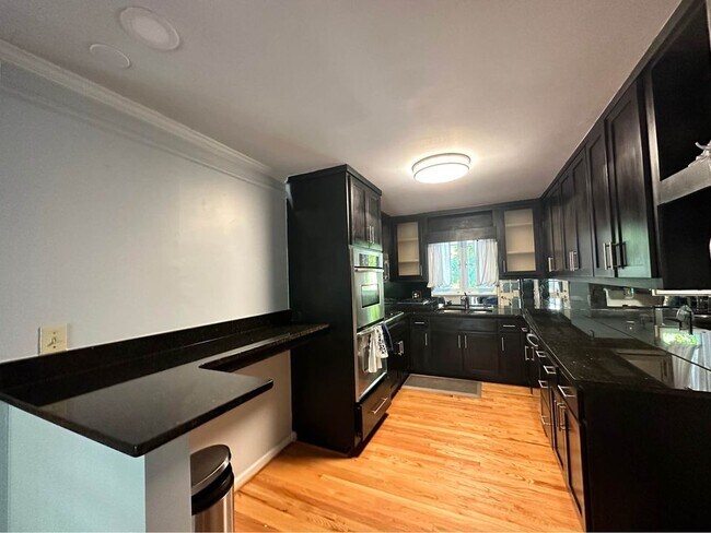 Kitchen with double oven - 2798 Cottonwood Dr