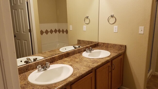 Foto del edificio - 6844 Sierra Meadows Dr