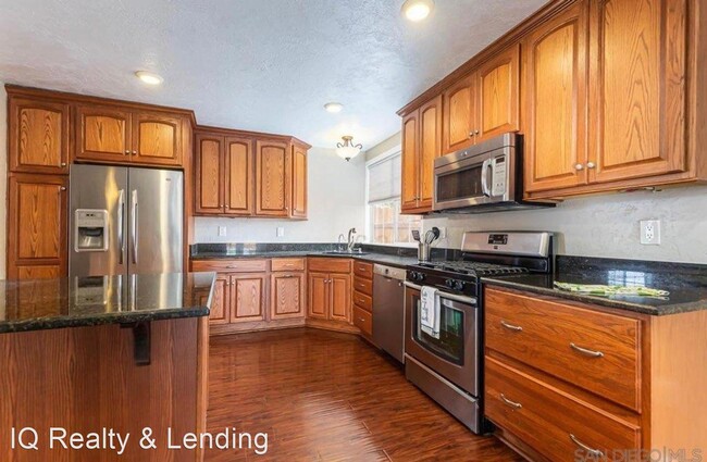 Building Photo - 3 br, 3 bath House - 766 Alveda Ave