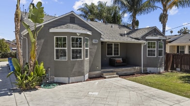 Building Photo - 6712 Cedros Ave Building Photo - 6712 Cedros Ave