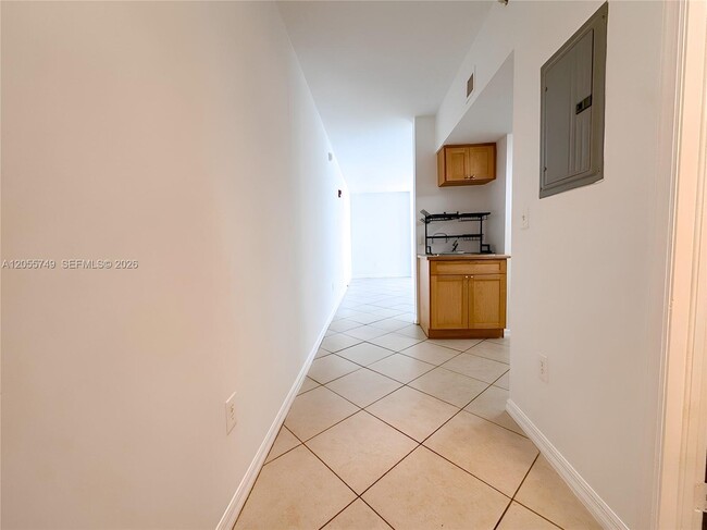 Building Photo - 2630 SW 28th St